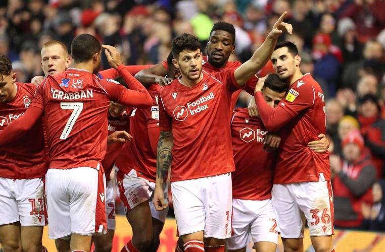 包含势均力敌！欧洲足球联赛中球队激战的词条