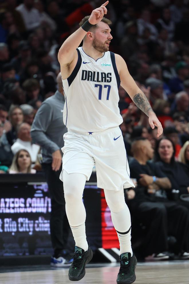 76人复出首战，东契奇状态火爆，全明星入选成为焦点！的简单介绍